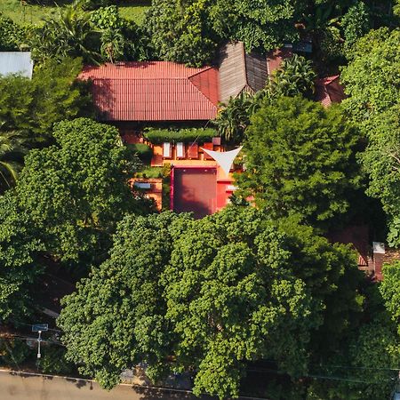 ホテル Red Moon Hideaway チャン島 エクステリア 写真