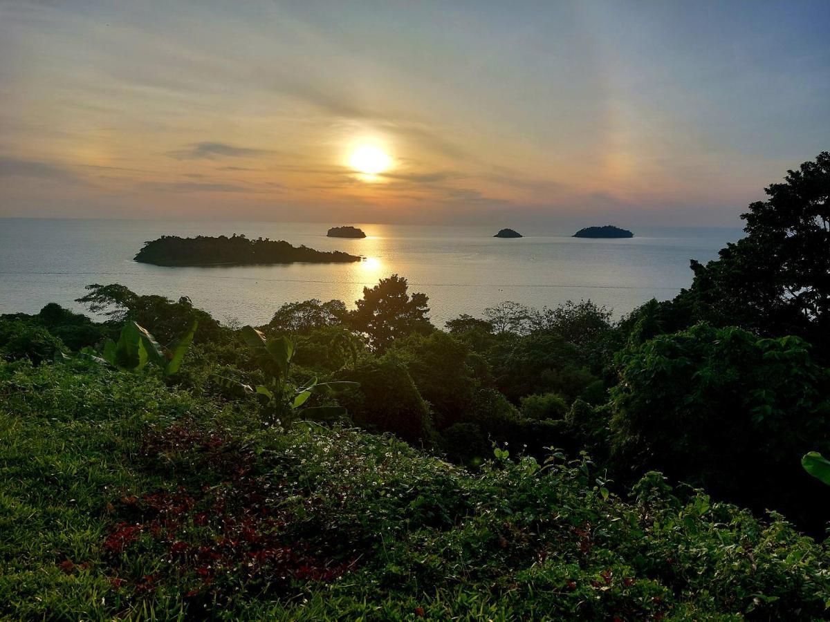 ホテル Red Moon Hideaway チャン島 エクステリア 写真